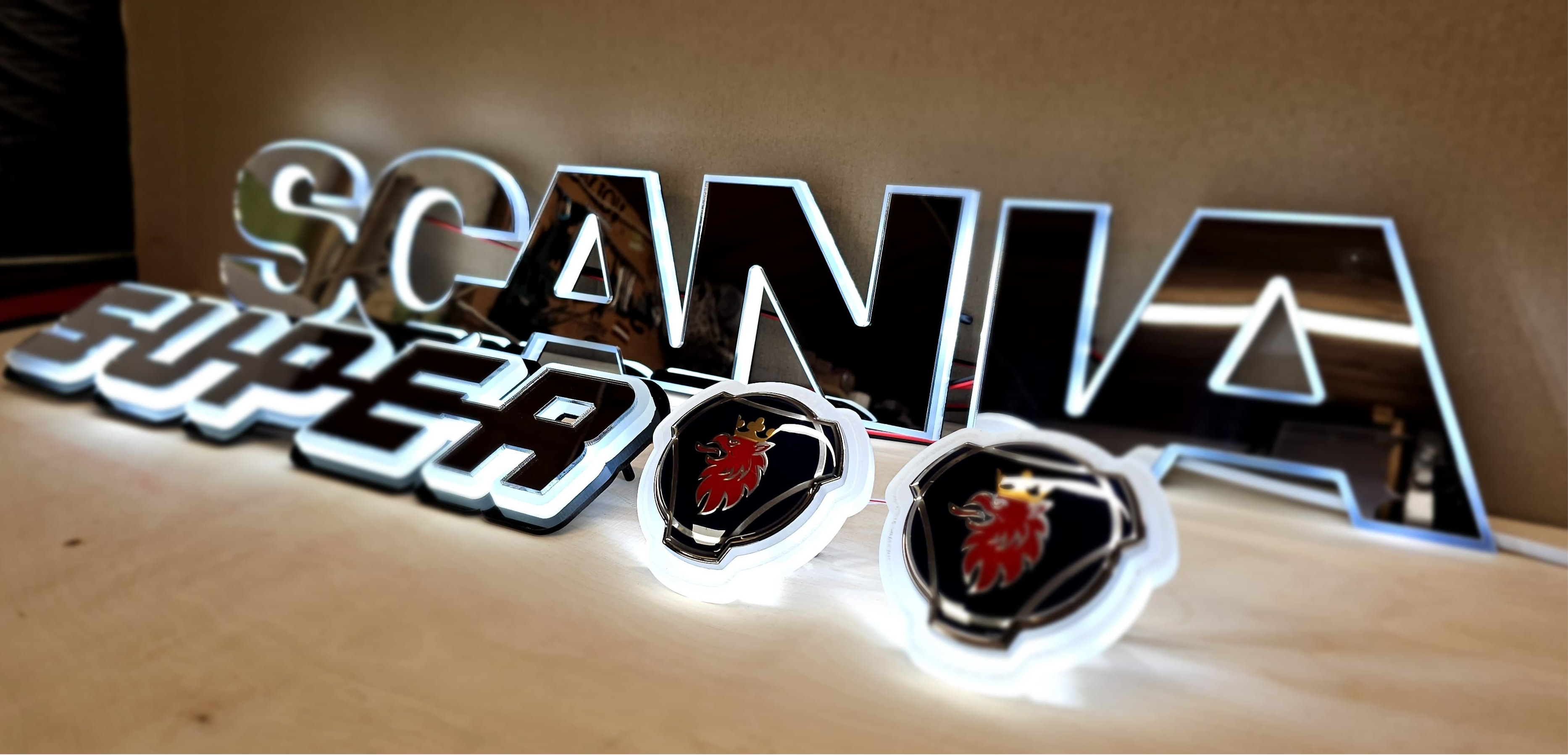 Scania Schild beleuchtet (orange oder weiß)