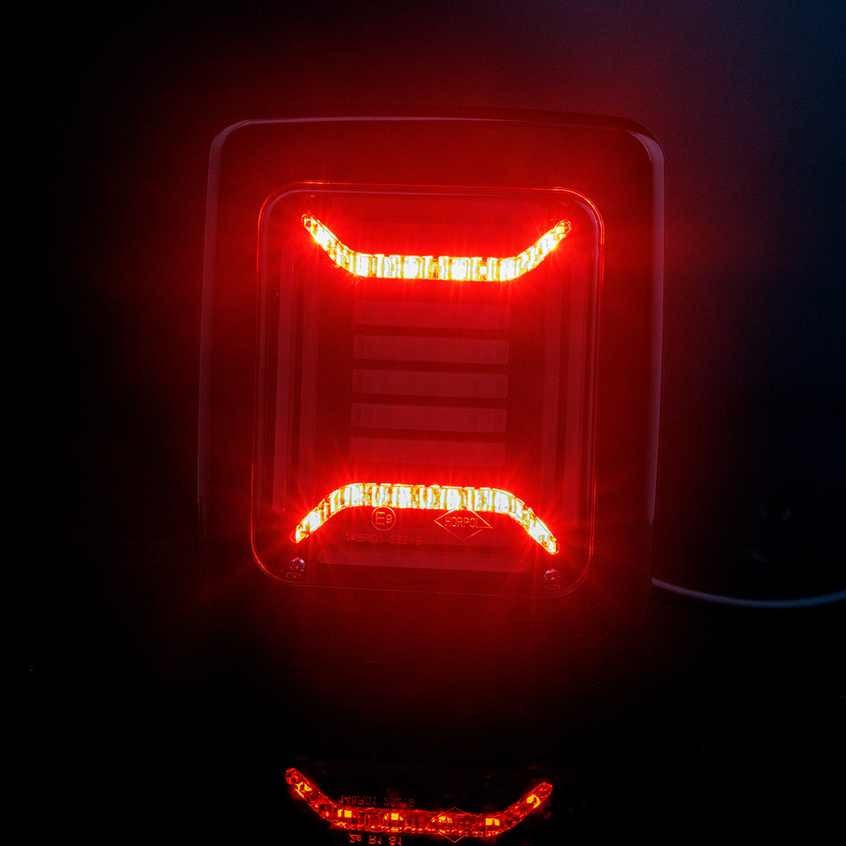 HORPOL LED Rückleuchte CUBE LZD 2877 mit schwarzem Rahmen – 12/24V Multifunktions-Heckleuchte