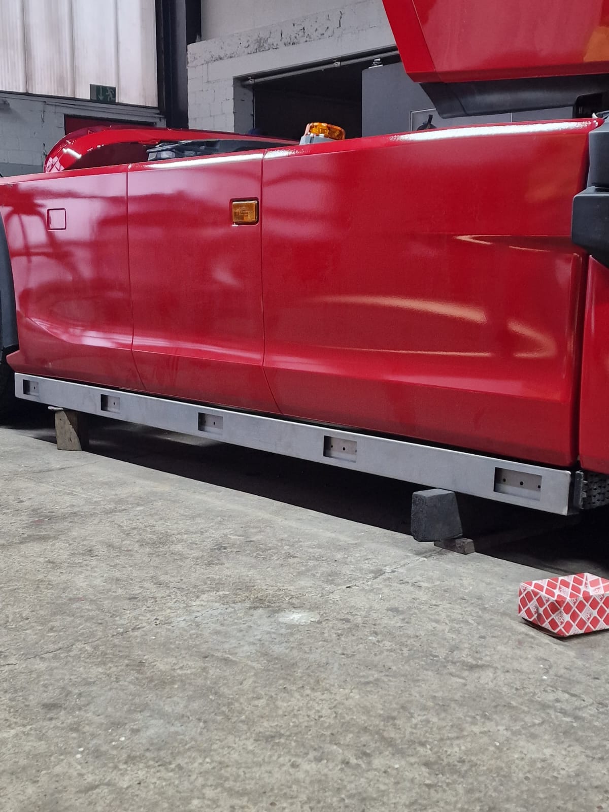 Scania NG stainless steel side panel