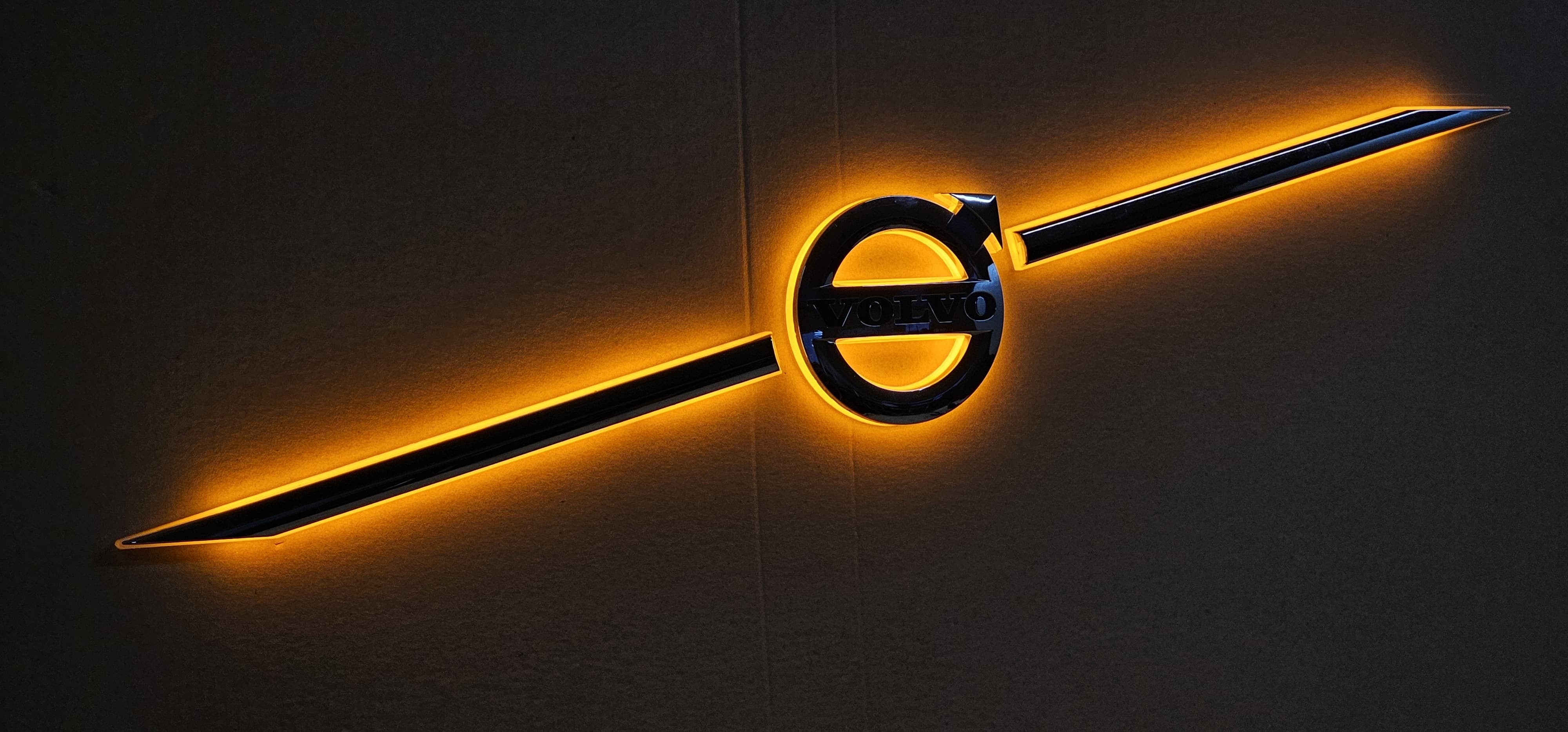 Vovlo Logo beleuchtet (orange oder weiß)