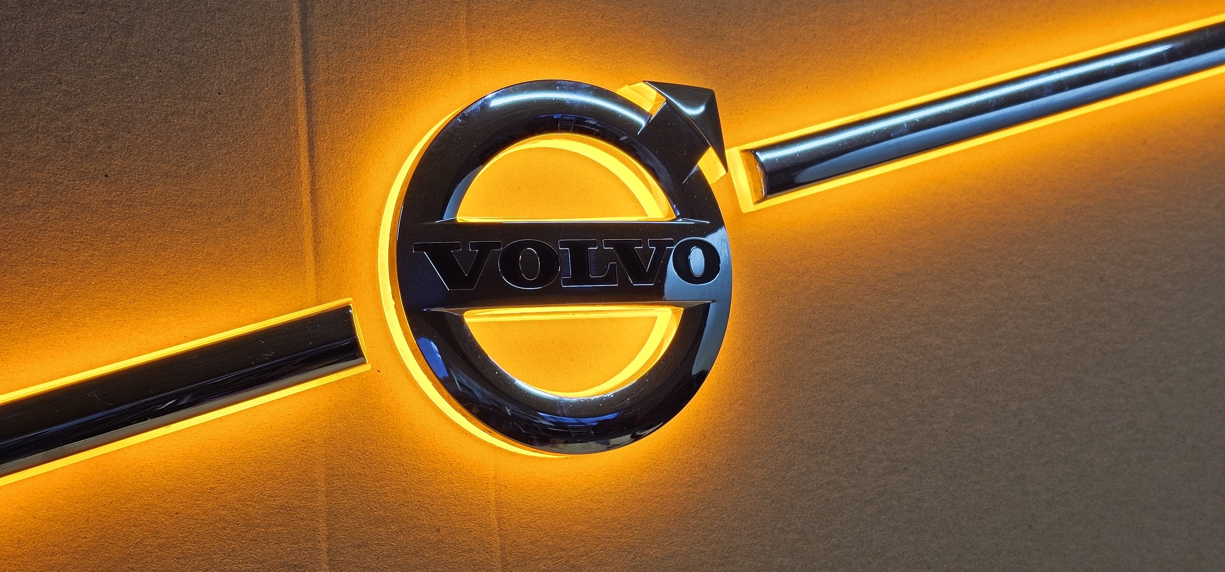 Vovlo Logo beleuchtet (orange oder weiß)