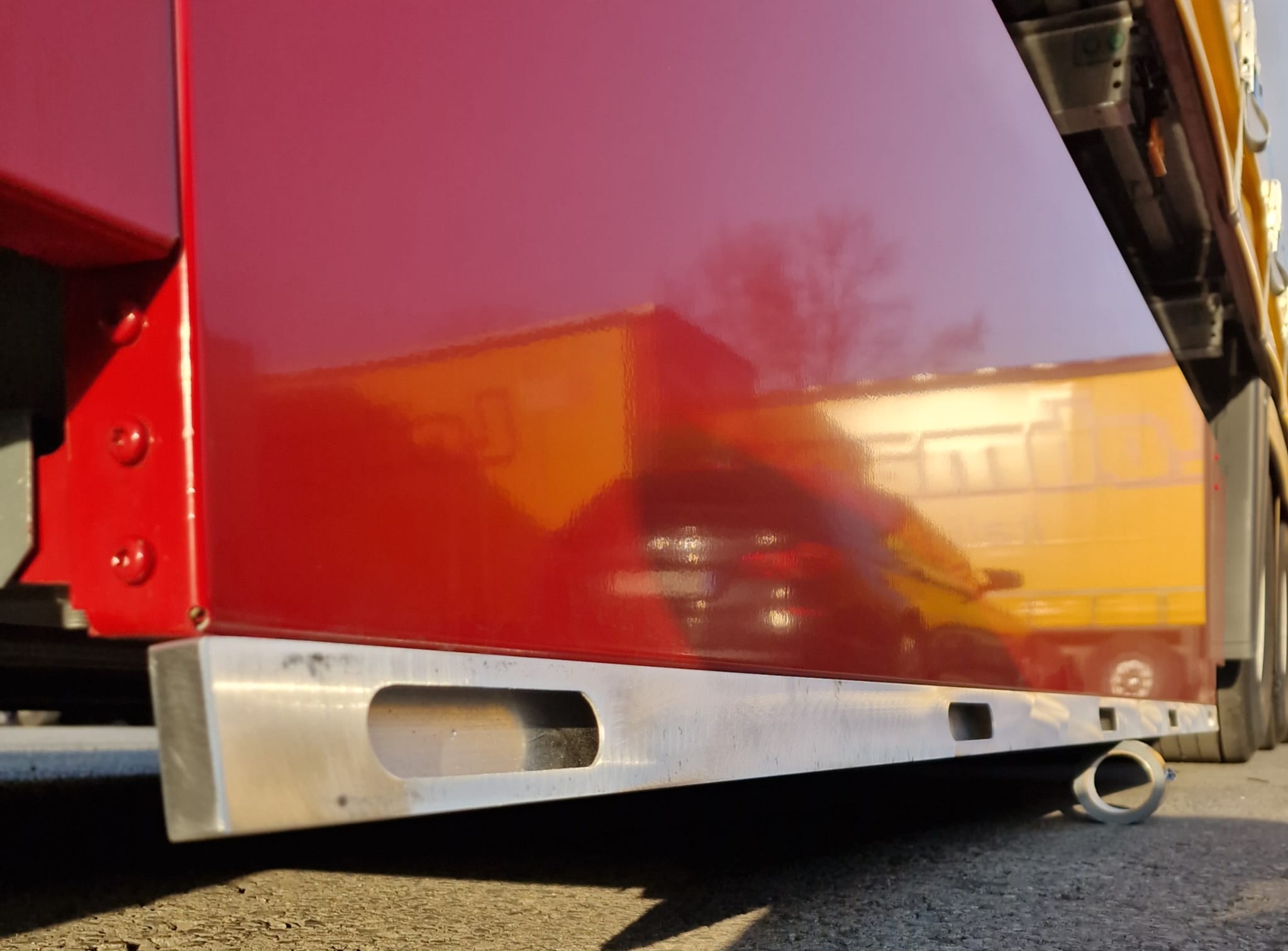 Scania NG stainless steel side panel