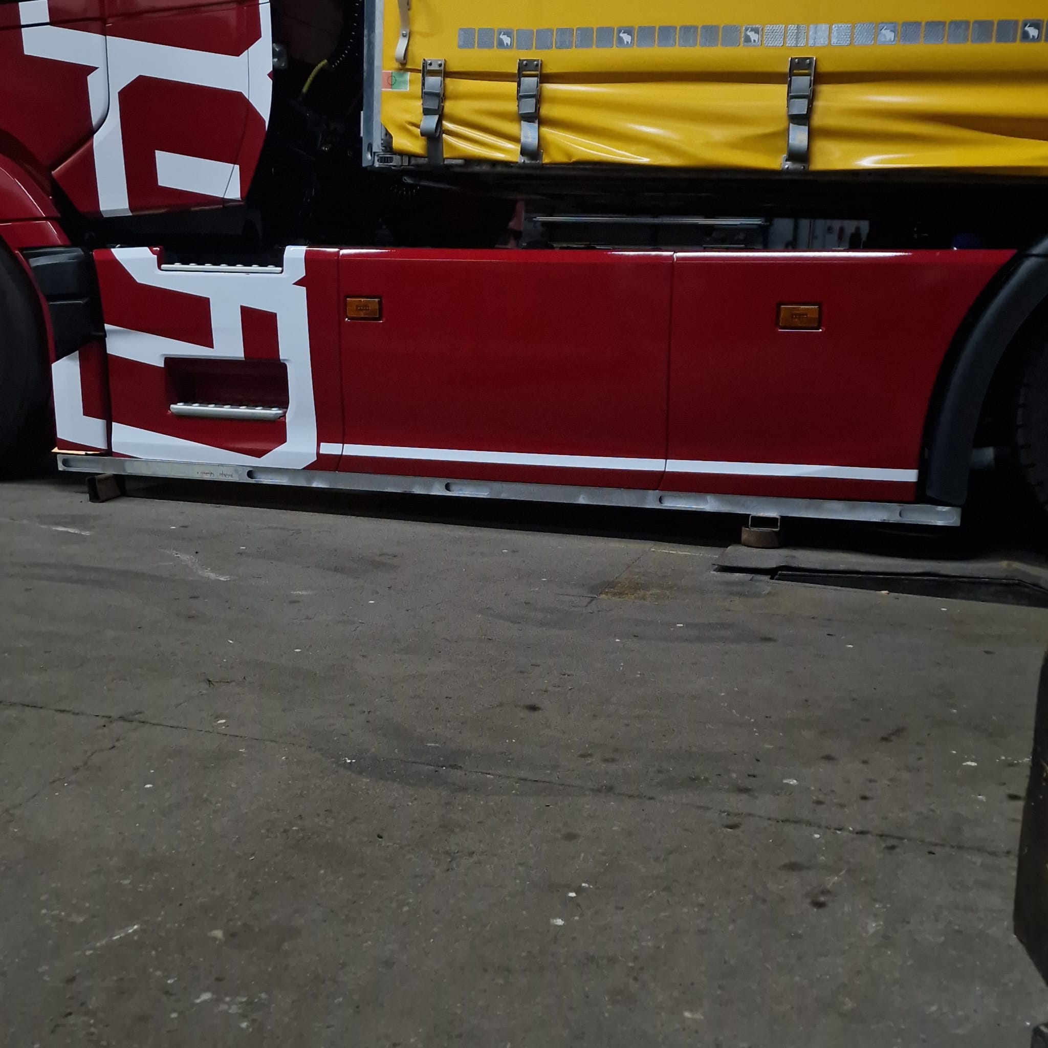 Scania NG stainless steel side panel