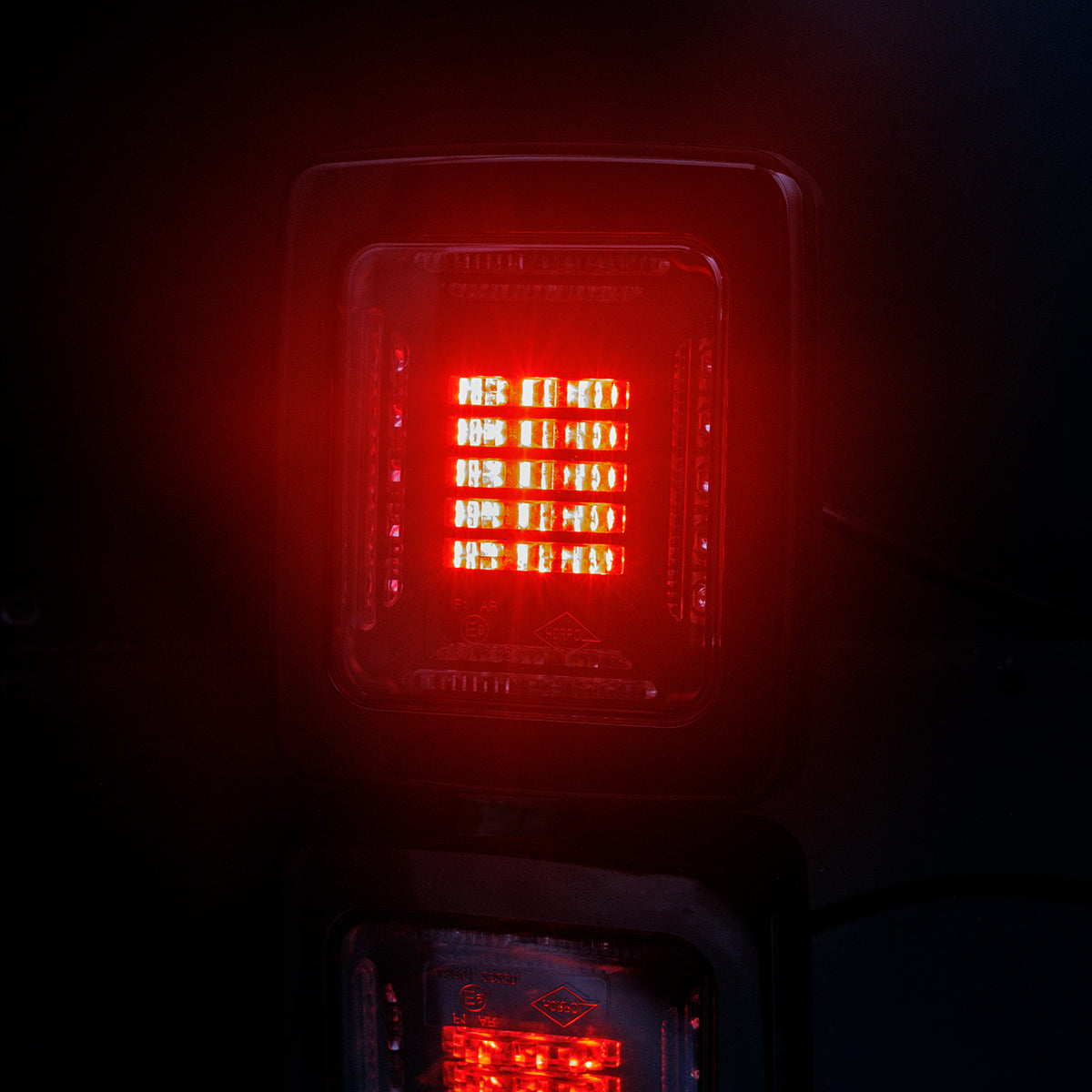 HORPOL LED Rückleuchte CUBE LZD 2876 mit schwarzem Rahmen – 12/24V Rückfahr- & Nebelschlussleuchte