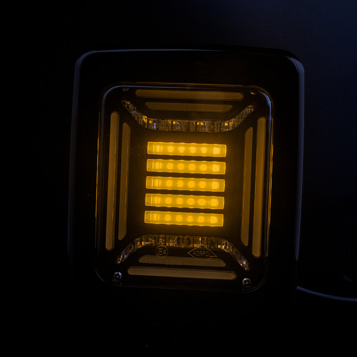 HORPOL LED Rückleuchte CUBE LZD 2877 mit schwarzem Rahmen – 12/24V Multifunktions-Heckleuchte