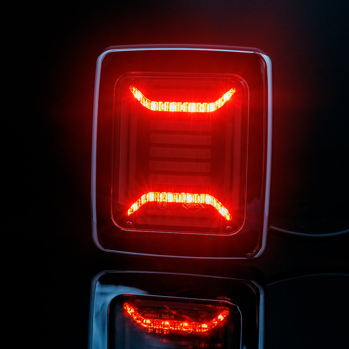 HORPOL LED Rückleuchte CUBE LZD 2880 mit metallisiertem Rahmen – 12/24V Multifunktions-Heckleuchte